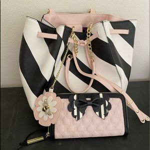Black White & Pink Bumble Bee Betsey Set W wallet